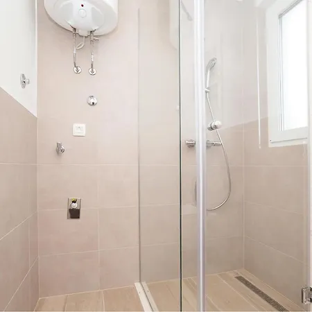 Two-bedroom In تروغير