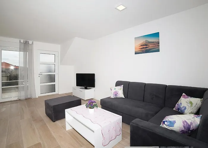 Two-bedroom In Appartement Trogir