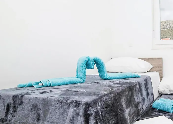 Two-bedroom In Τρογκίρ